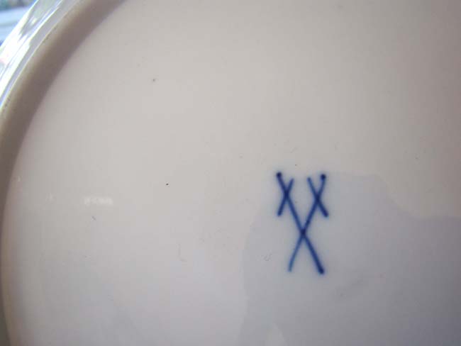A fine set of 10 Meissen gold decorated dinner plates, 19th century — image 2